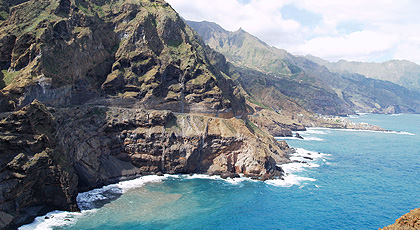 THE PLACE OF THE SINGING WATERS THE PLACE OF THE SINGING WATERS, Cape Verdean